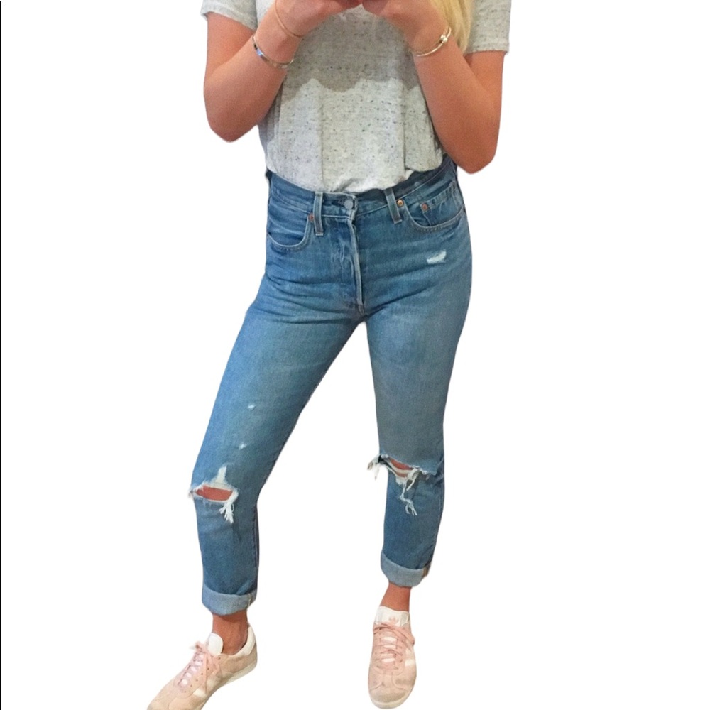 Levi’s 501 Skinny Light Blue w/ Rips 26